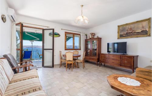 Stinica House | 2 Bedroom Cozy Home In Josinovac