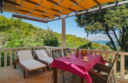 Pucisca House | 2 bedroom lovely home in Praznica