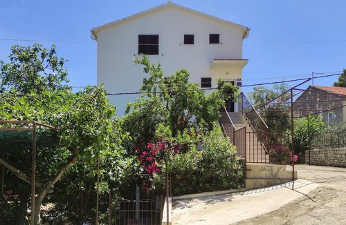 Businci Apartment | 2 bedroom nice apartment in Okrug Gornji