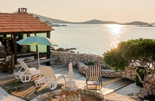 Otok Zizanj House | 2 bedroom nice home in Zizanj