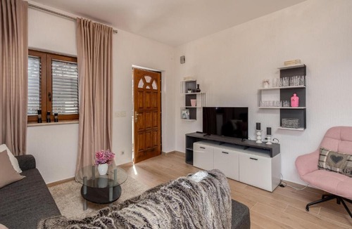 Opric Apartment | 2 Bedroom Pet Friendly Apartment In Lovran