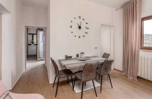 Opric Apartment | 2 Bedroom Pet Friendly Apartment In Lovran