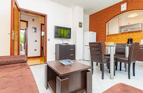 Betina House | 2 bedroom pet friendly home in Betina