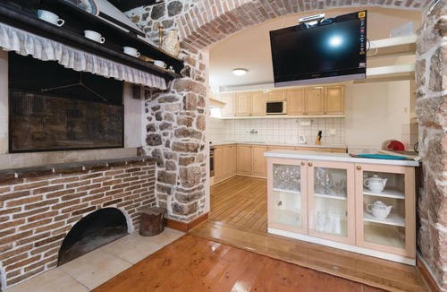 Preko House | 2 bedroom pet friendly home in Preko
