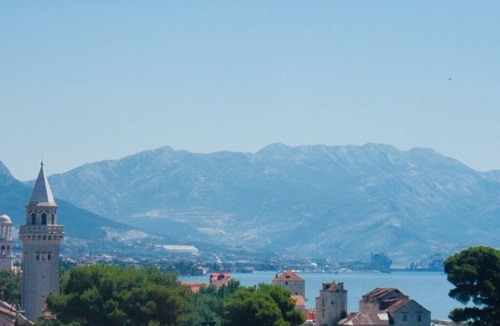 Kastel Stafilic Apartment | 2 Min. V. Sea/beach, private balcony, free Wi-Fi