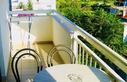 Kastel Stafilic Apartment | 2 Min. V. Sea/beach, private balcony, free Wi-Fi