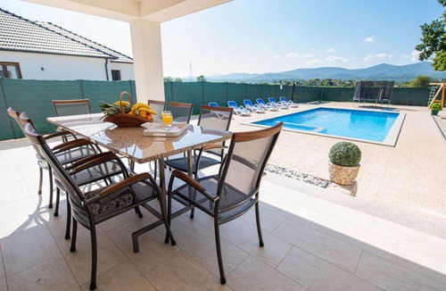 Donji Prolozac Other | 250 m² Accommodation ∙ 5 bedrooms ∙ 12 guests