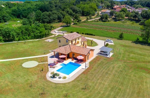 Karojba House | 250 m² House ∙ 3 bedrooms ∙ 6 guests
