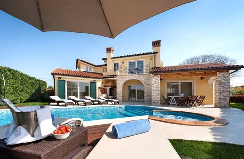 Labinci Villa | 250 m² Villa ∙ 3 bedrooms ∙ 8 guests