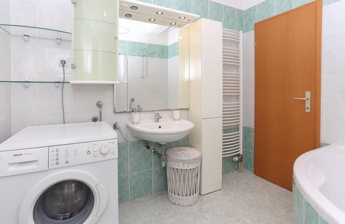 Kastel Novi Apartment | 3 bedroom accommodation in Kastel Novi