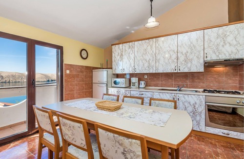 Miskovici Apartment | 3 bedroom accommodation in Miskovici
