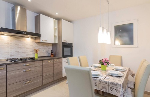 Trget House | 3 bedroom amazing home in Trget