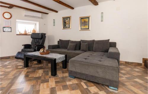 Opuzen House | 3 Bedroom Amazing Home In Opuzen