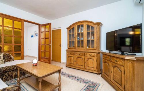 Slano Apartment | 3 Bedroom Beach Front Apartment In Slano