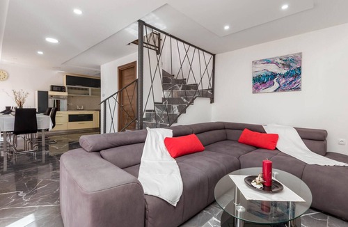 Jurdani House | 3 bedroom lovely home in Jurdani