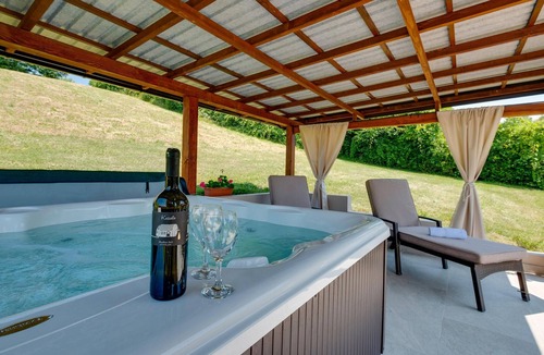 Breznik Plesivicki House | 3 bedroom luxurious home in Jastrebarsko