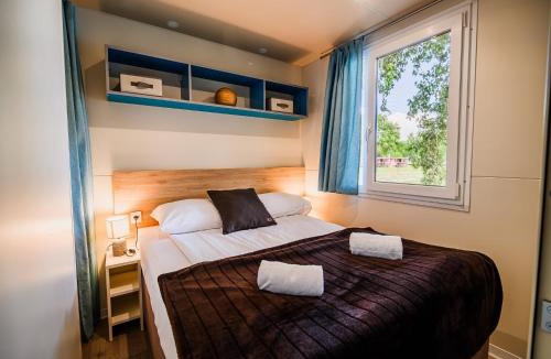 Terme Catez House | 3 Bedroom Mobile Home with Lake View