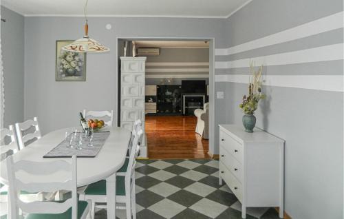 Susnjici Apartment | 3 Bedroom Nice Apartment In Susnjici
