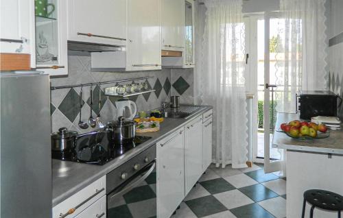 Susnjici Apartment | 3 Bedroom Nice Apartment In Susnjici
