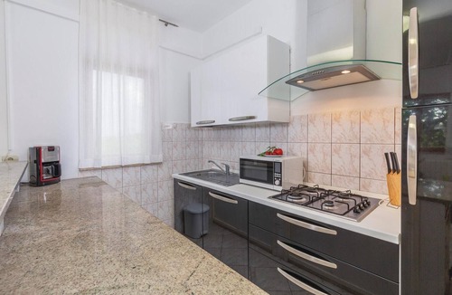 Presika House | 3 Bedroom Nice Home in Labin