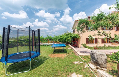 Presika House | 3 Bedroom Nice Home in Labin