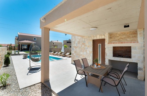 Privlaka Villa | 3-Bedroom Privlaka Villa with Pool