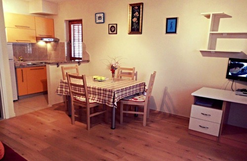 Starigrad Apartment | 3-Person Apartment in Starigrad