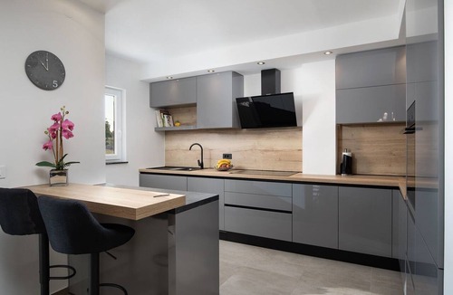 Sajini Apartment | 3-Schlafzimmer-Wohnung mit Gemeinschaftspool by Interhome