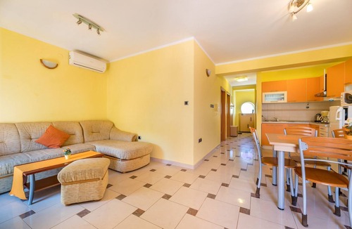 Jurandvor Apartment | 350 metres to the great long beach in Baska