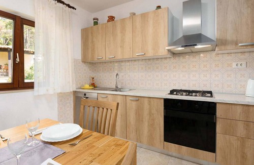 Mugeba House | 4 bedroom accommodation in Porec