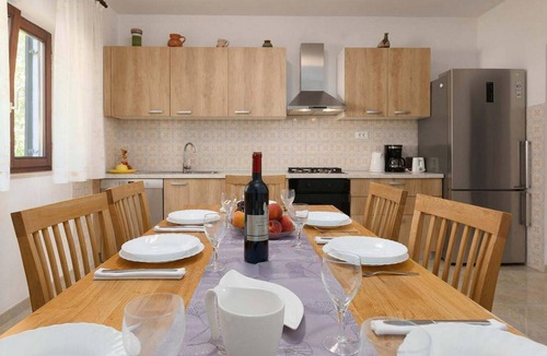 Mugeba House | 4 bedroom accommodation in Porec