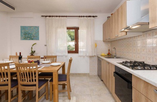 Mugeba House | 4 bedroom accommodation in Porec