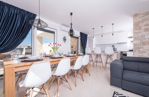 Sukosan House | 4 bedroom beautiful home in Sukosan