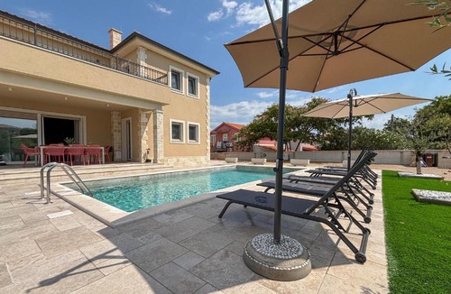 Rasopasno House | 4 Bedroom Lovely Home In Rasopasno