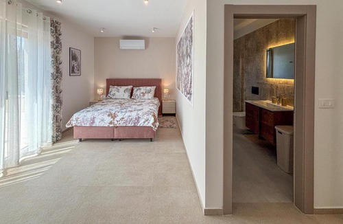 Rasopasno House | 4 Bedroom Lovely Home In Rasopasno