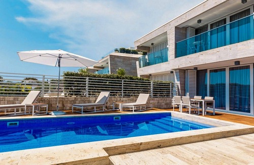 Petrcane House | 4 bedroom nice home in Petrcane