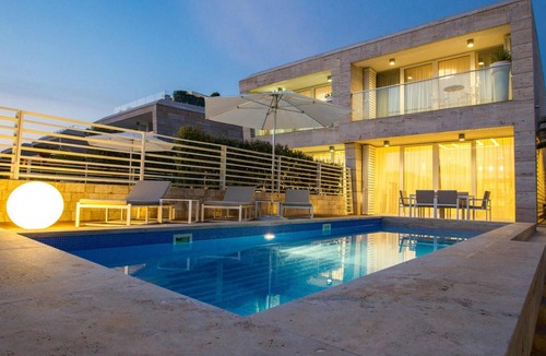 Petrcane House | 4 bedroom nice home in Petrcane
