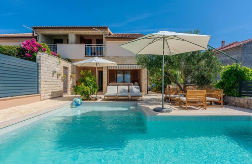 Maslenica House | 4 bedroom stunning home in Maslenica