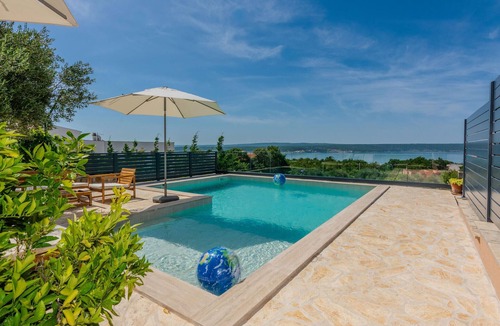 Maslenica House | 4 bedroom stunning home in Maslenica