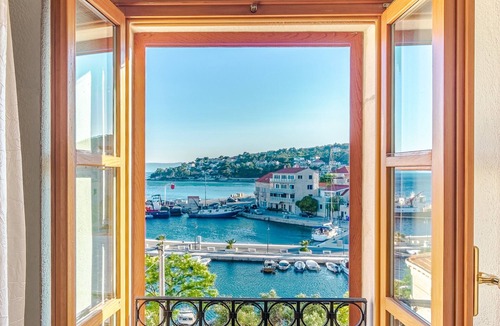 Sumartin Villa | 4 bedrooms seafront Villa LAURUS with heated pool accomodate 8 people