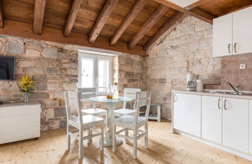Split Apartment | 4 stars Stone Walls' - Sunny, cozy Studio right in the centre of Split