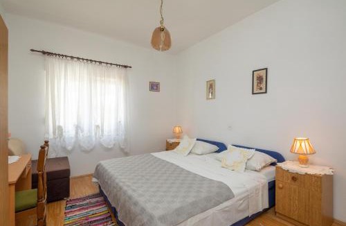 Stobrec Apartment | A 2 apt near beach w patio parking and grill