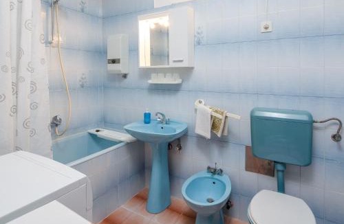 Stobrec Apartment | A 2 apt near beach w patio parking and grill