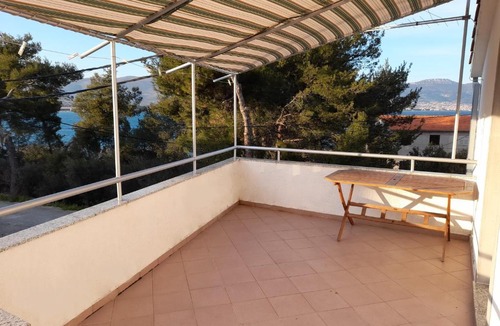 Arbanija Apartment | A 4 apt w big terrace sea view & close to beach
