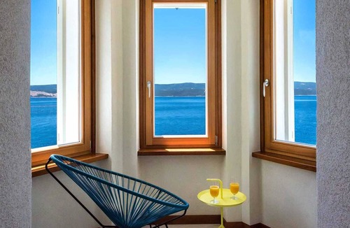 Ruskamen Villa | A beachfront villa with a sauna and a gym