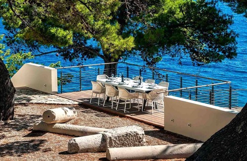 Ruskamen Villa | A beachfront villa with a sauna and a gym