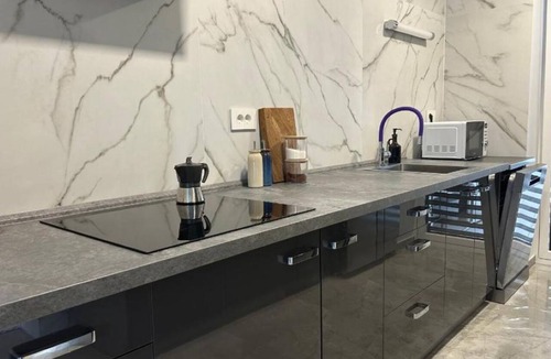 Siska District Apartment | A spaceous and modern place for families and groups.