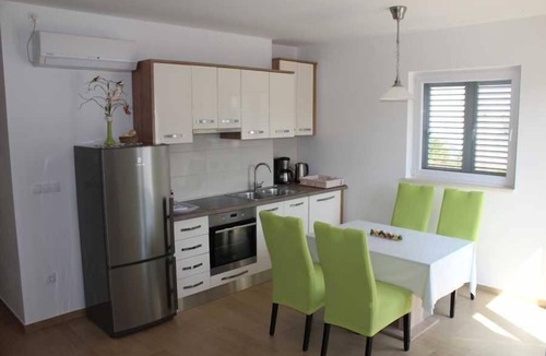 Slano Apartment | A3- Comfortable Family 2-Bedroom Apartment: Covered Balcony, Stunning Bay Views & Fiber-Optic Wi-Fi