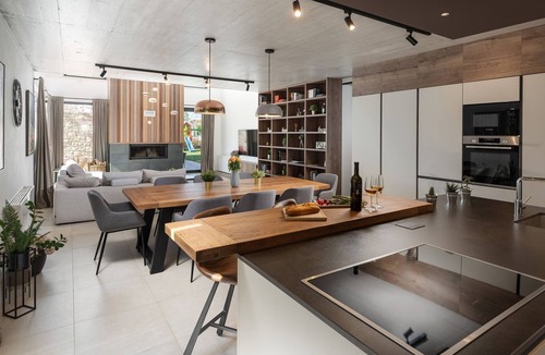 Visnjan House | Absolute dream villa with pool, sauna, jacuzzi, 6 bikes, table tennis, outdoor kitchen, barbecue fireplace