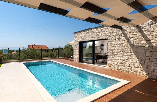 Visnjan House | Absolute dream villa with pool, sauna, jacuzzi, 6 bikes, table tennis, outdoor kitchen, barbecue fireplace